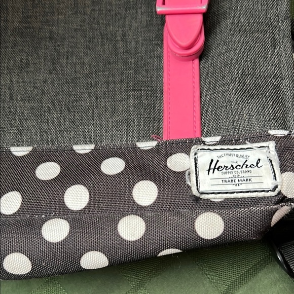 Herschel Supply Company Gray and Pink Bags with Modern Design - Picture 13 of 13